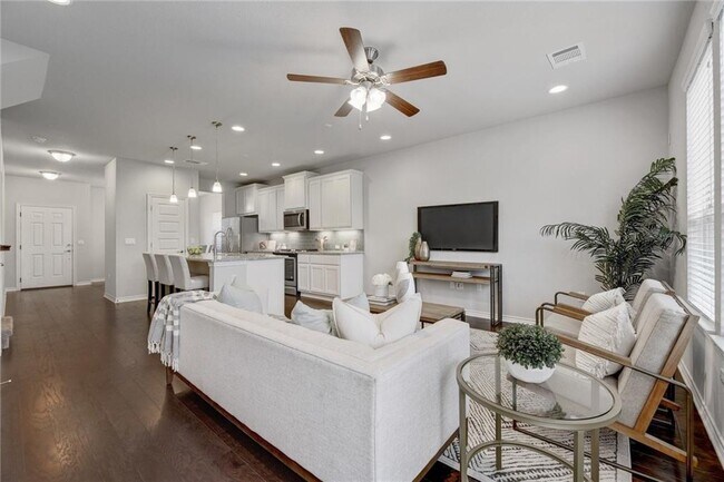 Foto del edificio - 14102 McCoy Loop