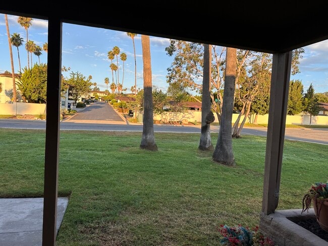 Building Photo - 961 La Bonita Dr