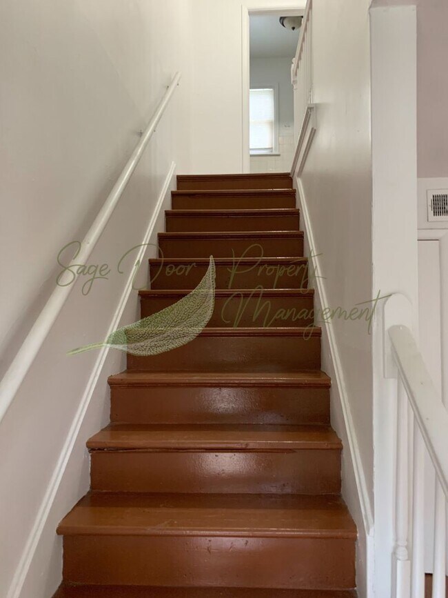 Foto del edificio - 2-STORY DUPLEX!!!
