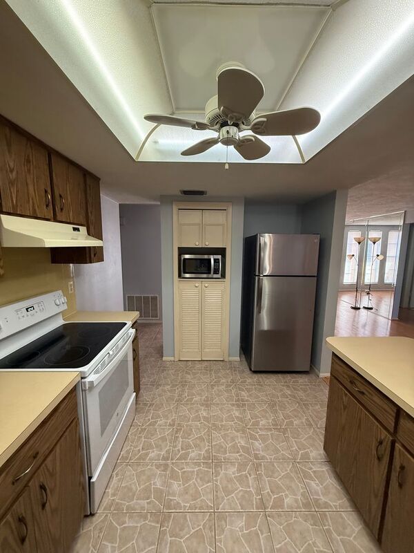 Building Photo - 8625 Briar Patch Dr