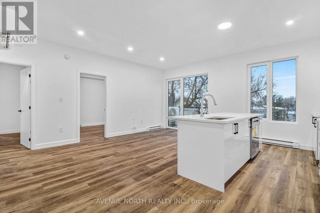 Building Photo - 96 Jolliet Ave