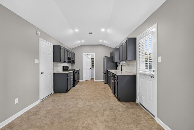 Building Photo - 2725 Valley Forge Dr