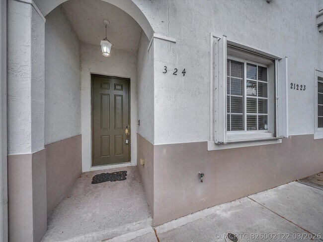 Foto del edificio - 21223 NW 14th Pl