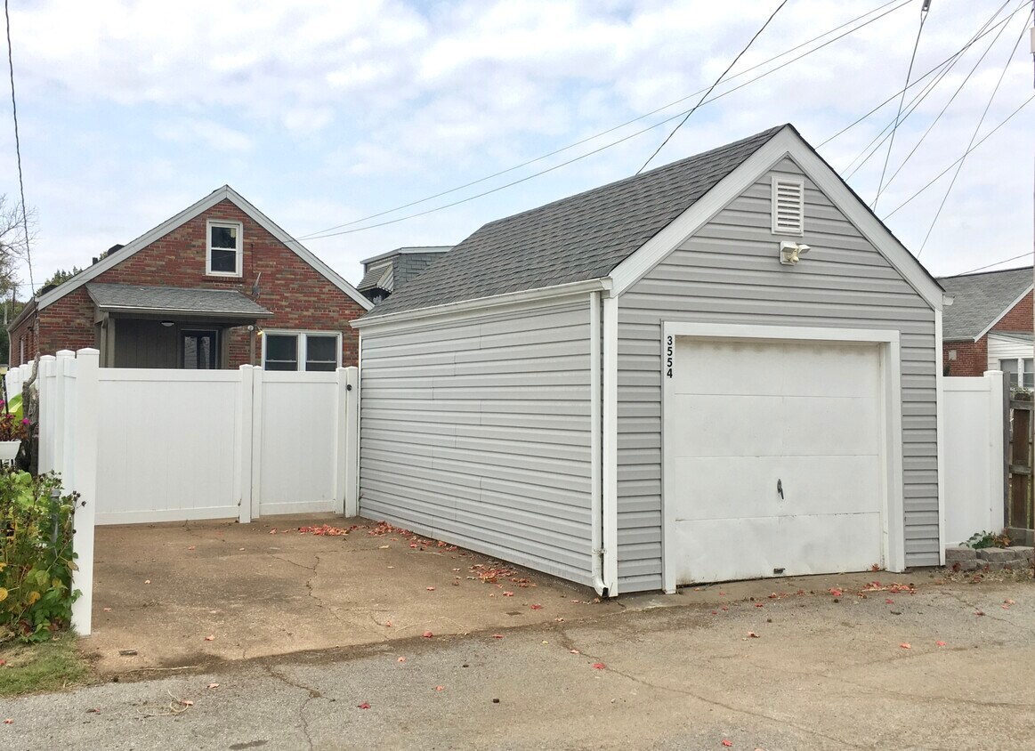 Primary Photo - 3554 Jamieson Ave
