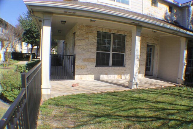 Foto del edificio - 1900 Scofield Ridge Pkwy