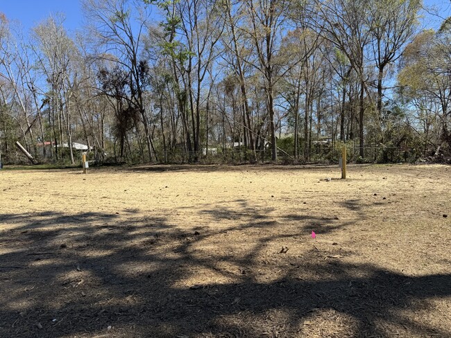 Building Photo - 211 Victoria Cir
