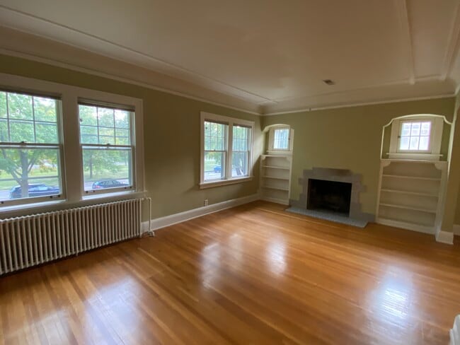 Living room with view over Summit - 1439 Summit Ave