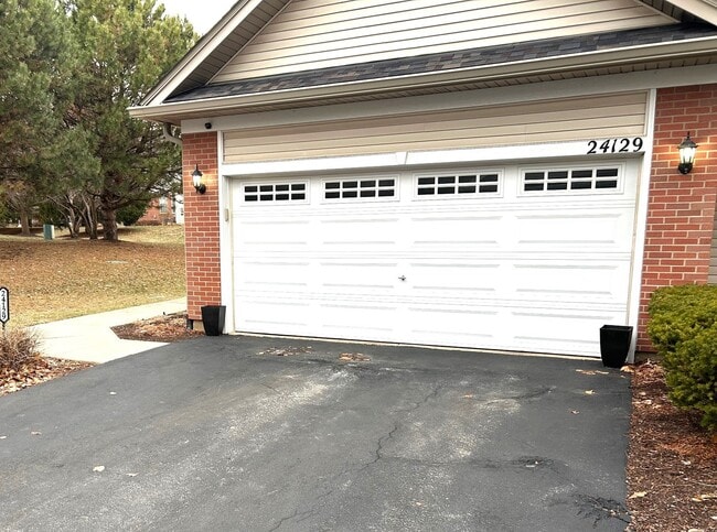 Building Photo - 24129 Walnut Cir