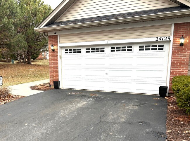 Foto del edificio - 24129 Walnut Cir