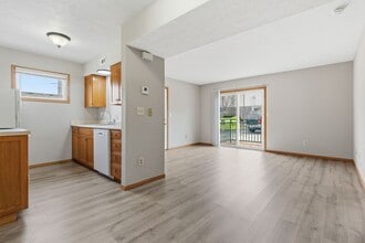 Building Photo - 3360 S Fairway Ave