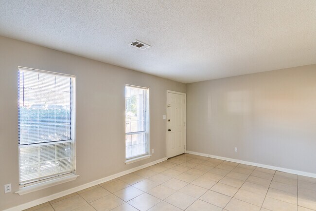 Foto del edificio - 424 Evans Mill Dr