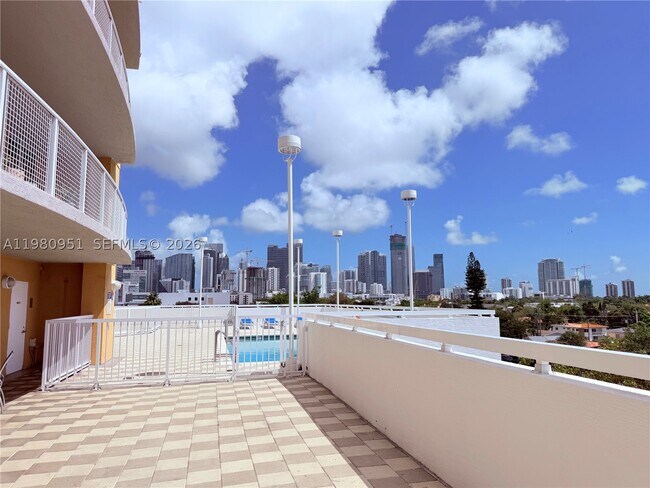 Foto del edificio - 900 SW 8th St