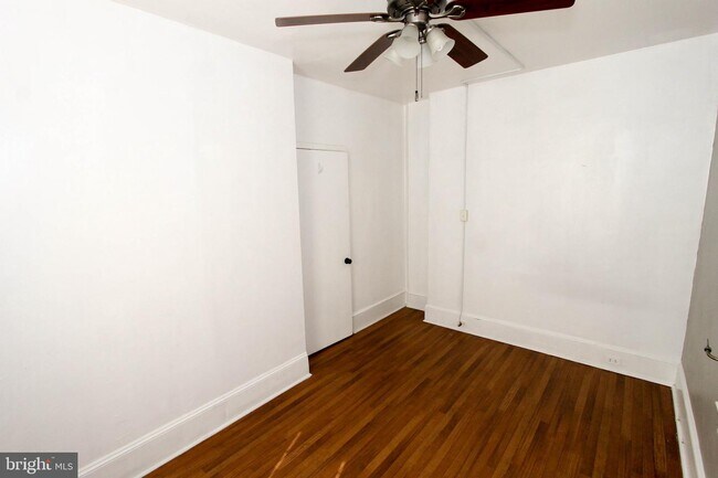 Building Photo - 526 S Fairview St