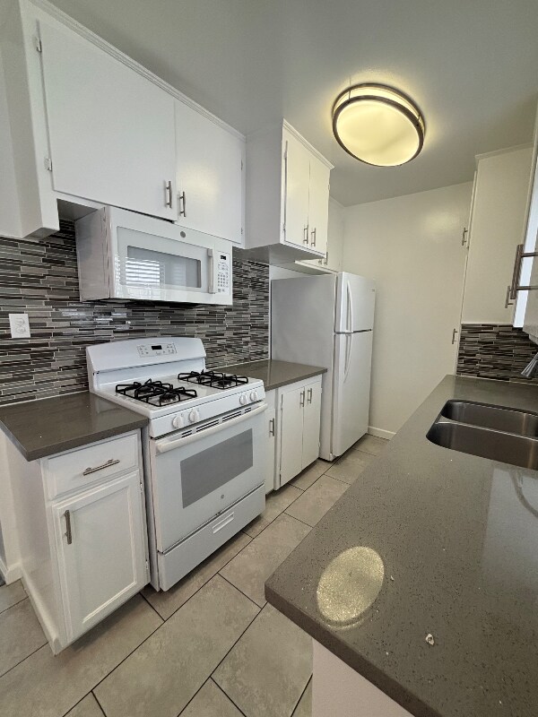 Foto del edificio - 3313 Artesia Blvd