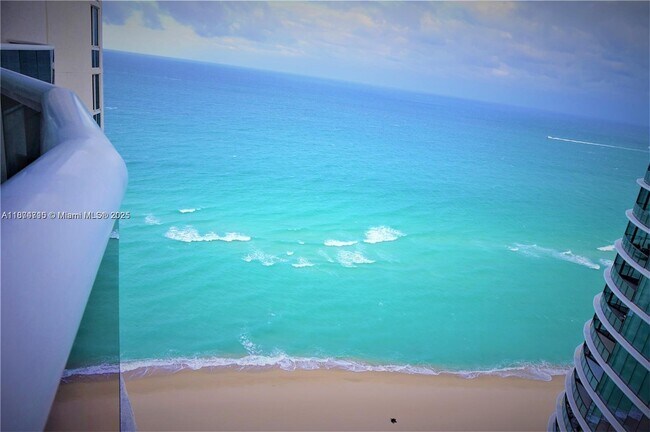 Foto del edificio - 15811 Collins Ave