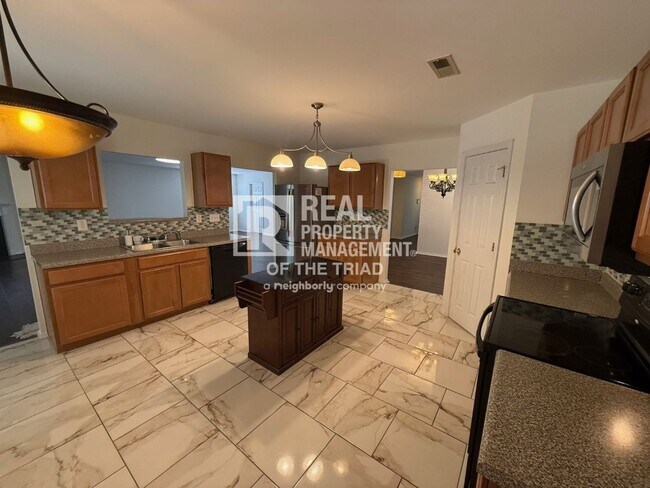 Foto del edificio - 4547 Brimmer Pl Dr