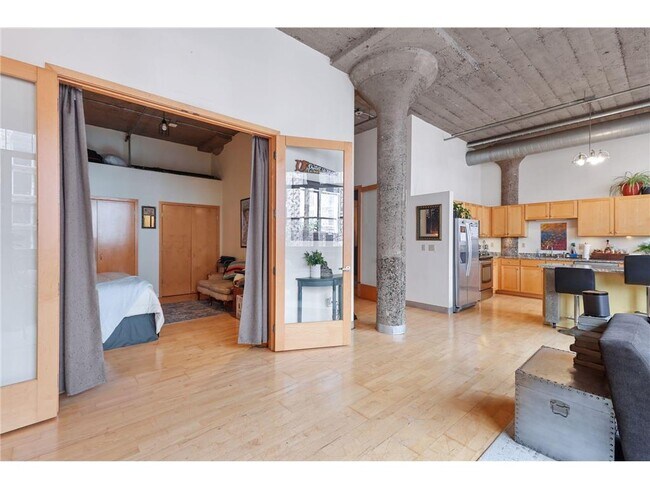 Building Photo - 521 S 7th St