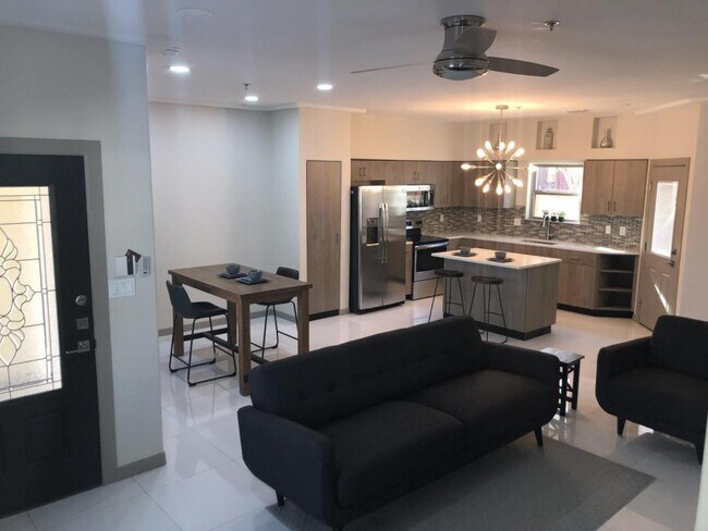 1.ª planta - 1121 Shavano Dr