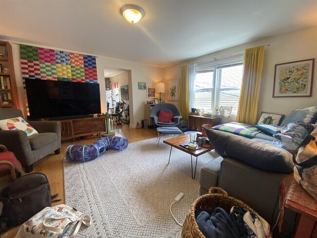 Building Photo - 126 Pine St