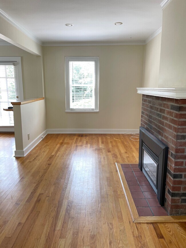 Building Photo - 61 Parkview Dr