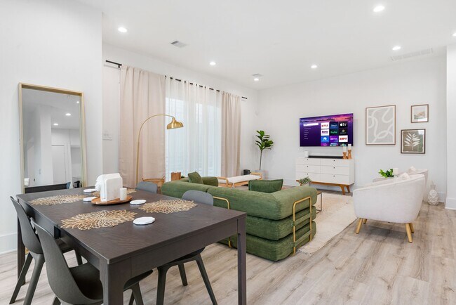 Foto del edificio - 3410 Baer St