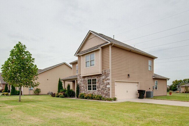 Building Photo - Gorgeous 4BR/2.5BA+Bonus executive home for lease in M'boro now! Triple Rockvale schools!