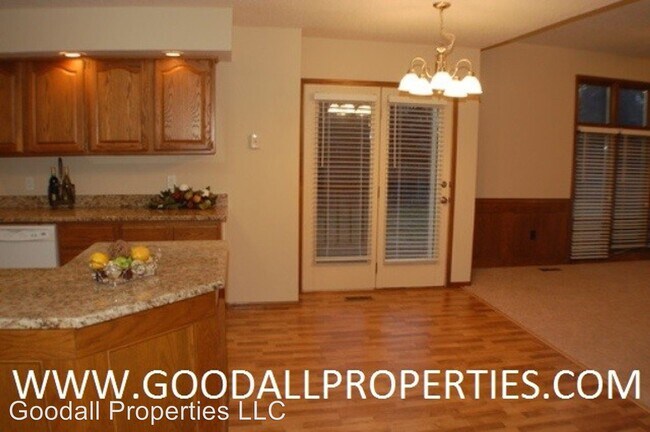 Foto del edificio - 4 br, 2.5 bath House - 924 Prairie View Drive