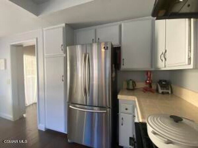 Building Photo - This is a lovely 2 bedroom, 1 1/2 bathroom...
