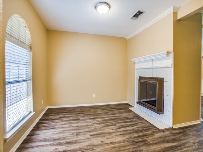 Building Photo - 6521 Lavano Dr