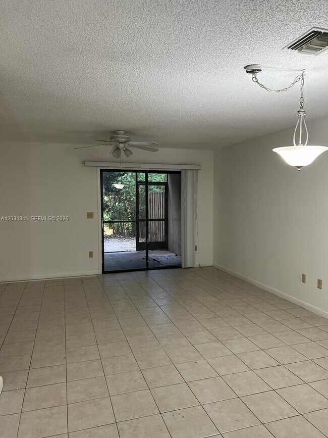 Foto del edificio - 13785 Bottlebrush Ct