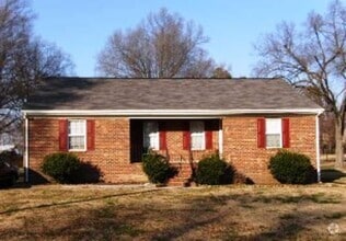Building Photo - 423 Briarwood Cir