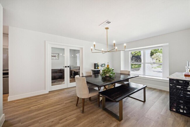 Building Photo - 2619 Moss Hill Dr