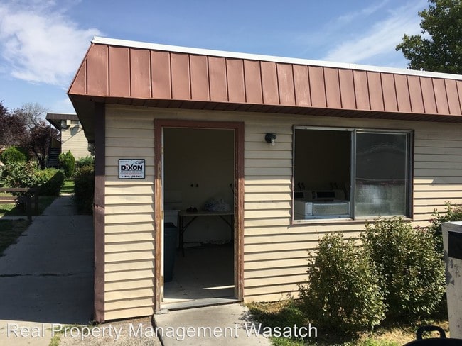 Building Photo - 1601 W 400 S