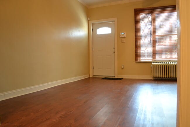 Building Photo - 5755 Larchwood Ave