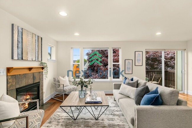 Building Photo - 2 BED 2 BATH TOWNHOME FOR RENT
