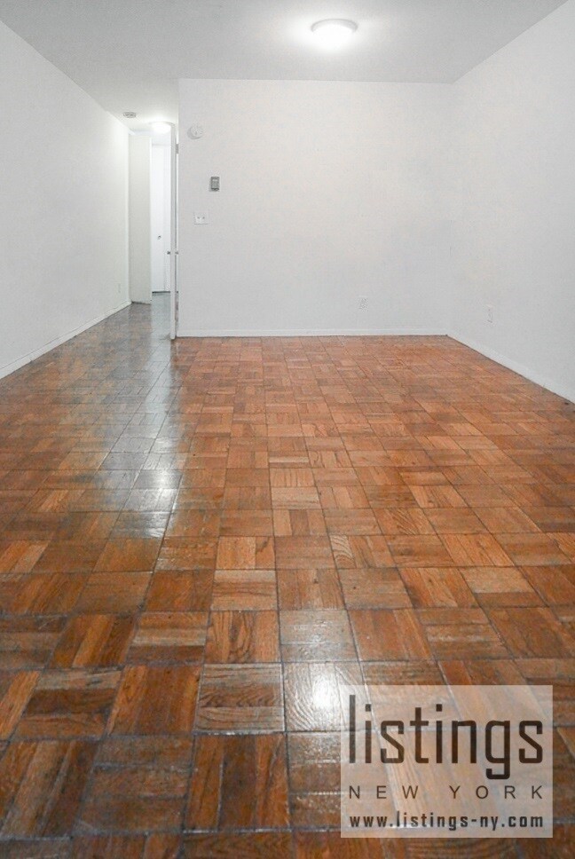 Building Photo - 117 E 71st St