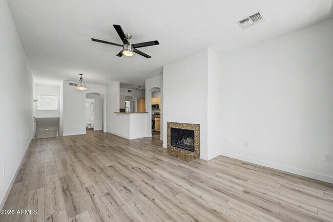 Foto del edificio - 1411 E Orangewood Ave