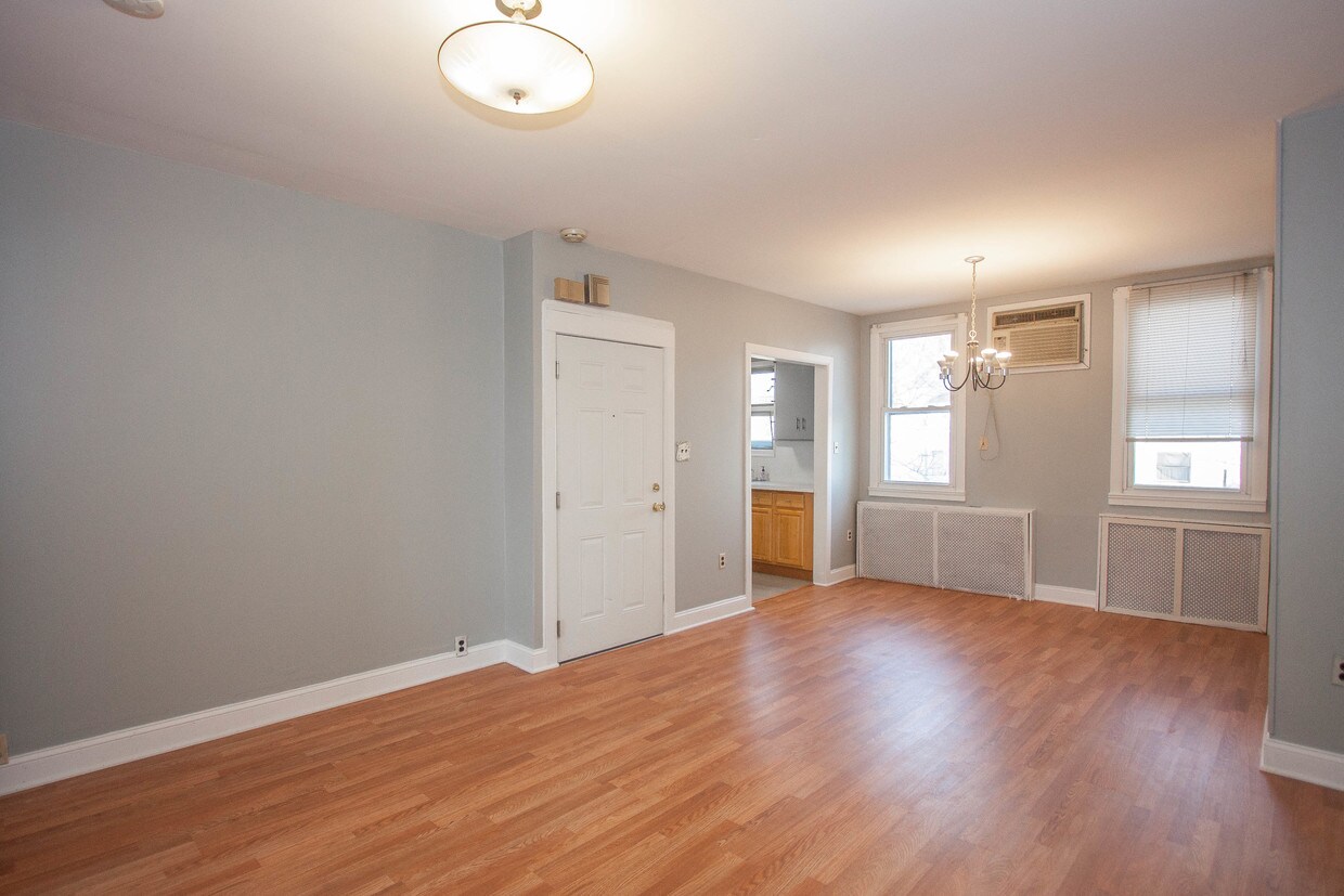 Primary Photo - 22 Poplar St