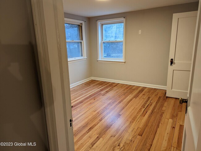 Building Photo - 73 Vly Rd