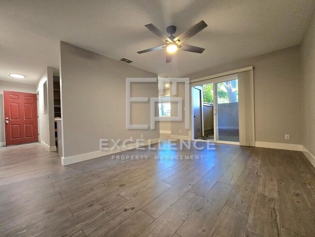 Building Photo - 2/2 Downstairs Condo with Patio, Washer an...