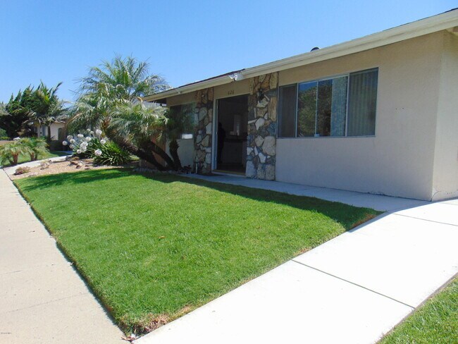 Building Photo - 626 College Dr