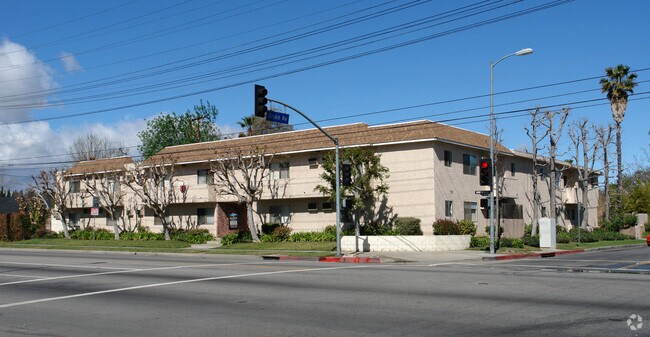 Building Photo - 15507 Vanowen St