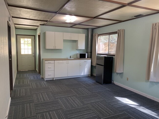 Building Photo - Studio apartment in Pleasant Valley - rent includes water/sewer/garbage