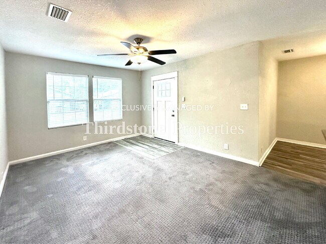 Foto del edificio - 2748 Gilmore St