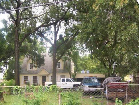 Building Photo - 1405 Miles St