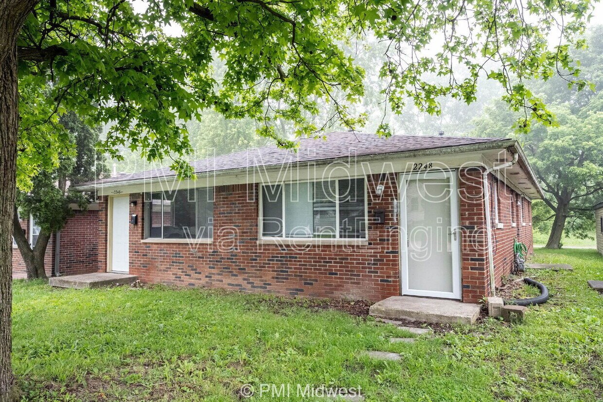 Primary Photo - 2248 N Leland Ave