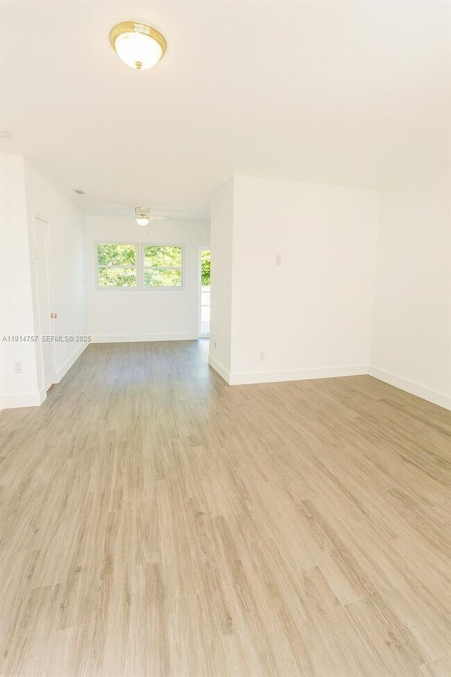 Foto del edificio - 5825 SW 9th Terrace