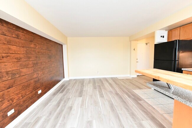 Foto del edificio - 4970 N Marine Dr
