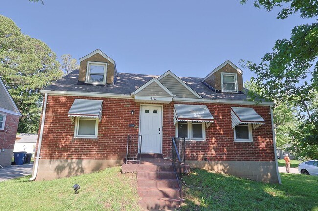 Foto del edificio - 4 Bed 2 FULL Bath in Ferguson
