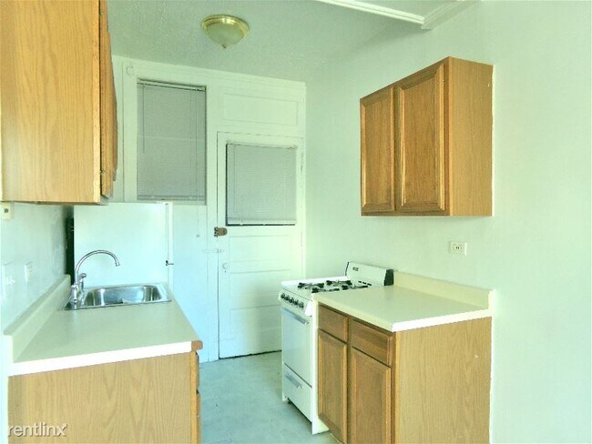 Building Photo - 6812 N Lakewood Ave